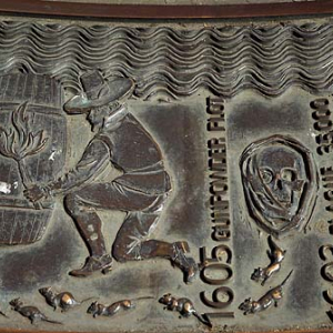 Londyn. Zegar słoneczny przy stacji metra Tower Hill. Jedna ze scen tarczy zegara.